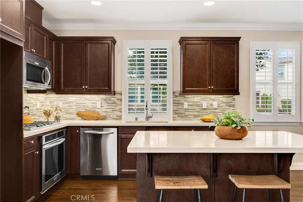 405 Violeta Ln