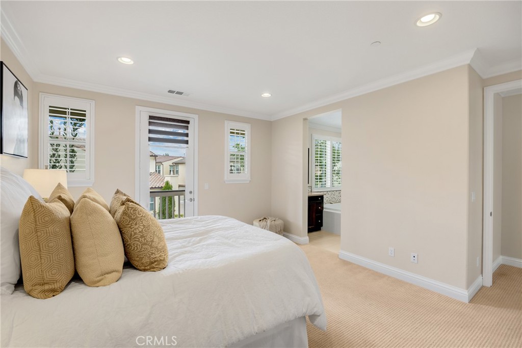 405 Violeta Ln