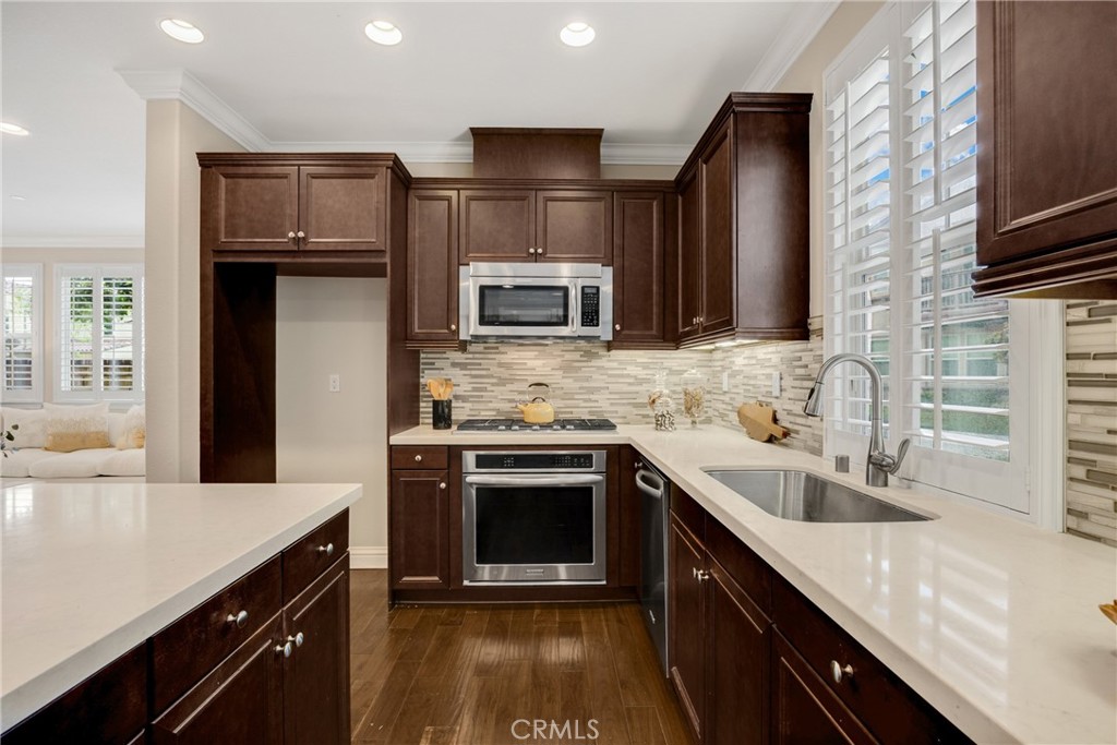 405 Violeta Ln