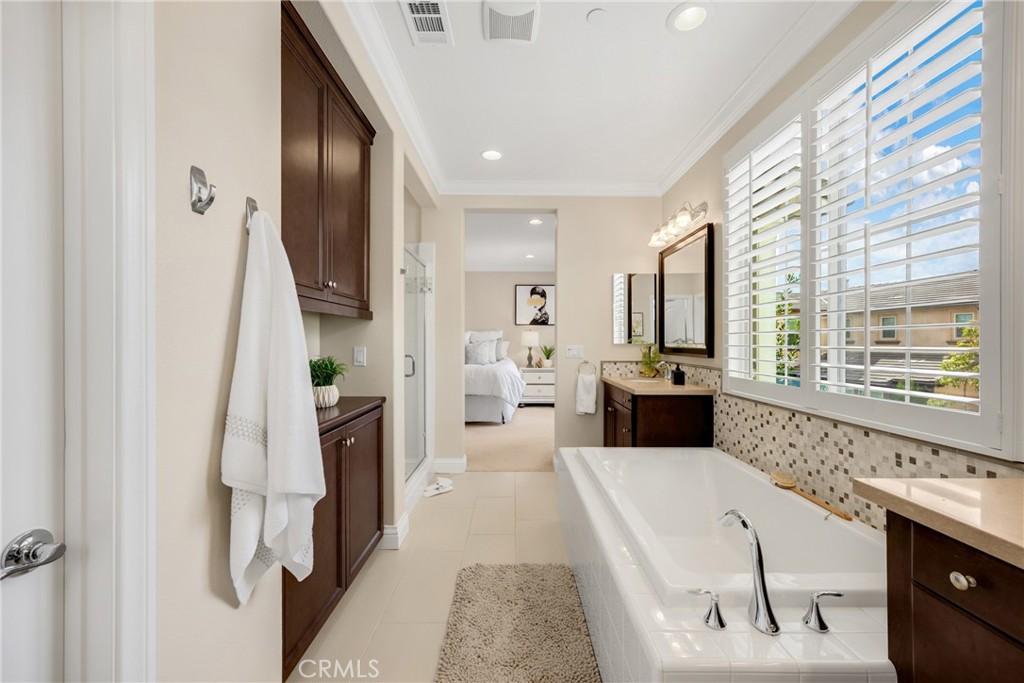 405 Violeta Ln