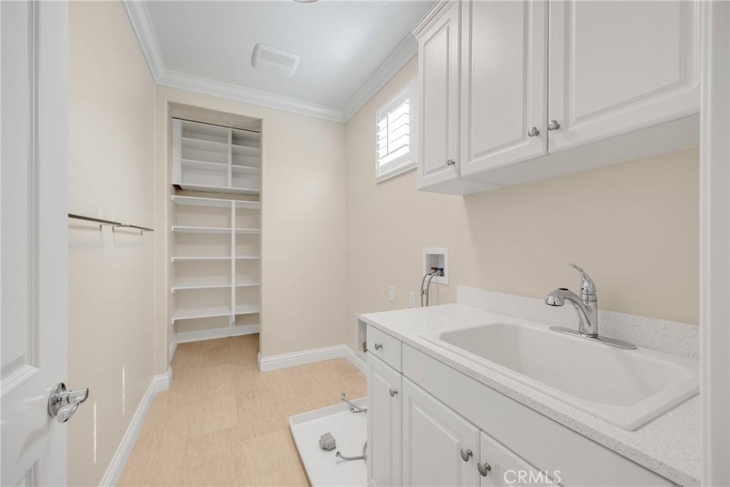 405 Violeta Ln