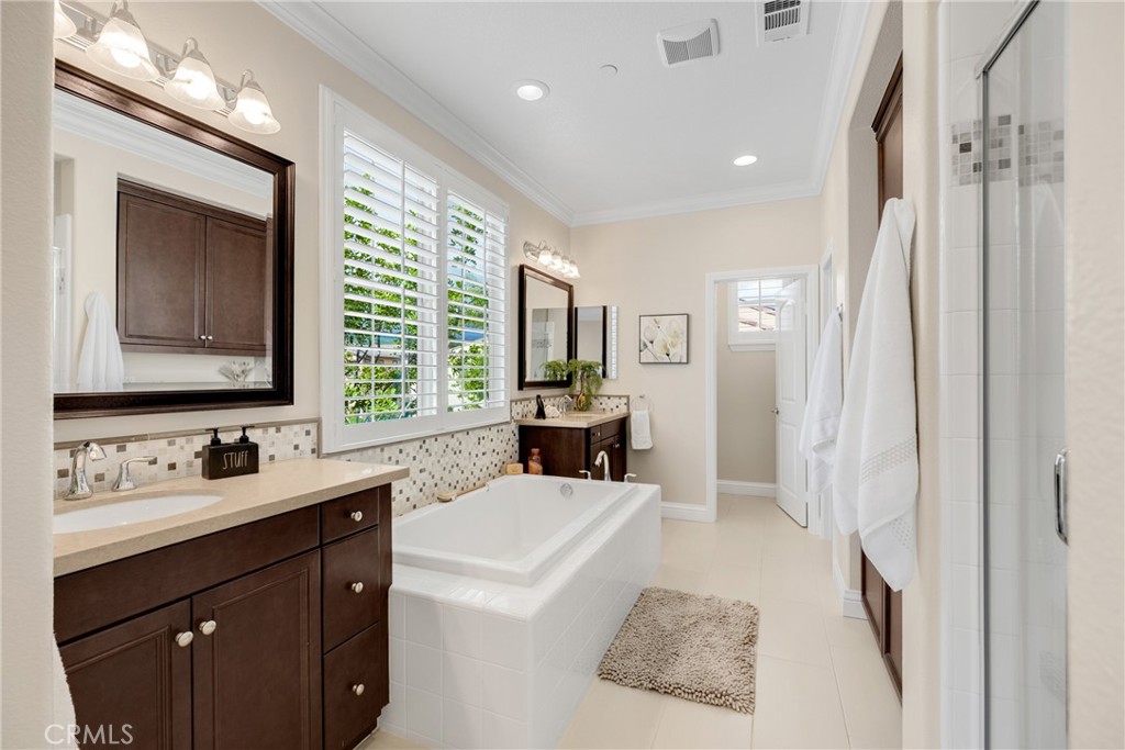 405 Violeta Ln