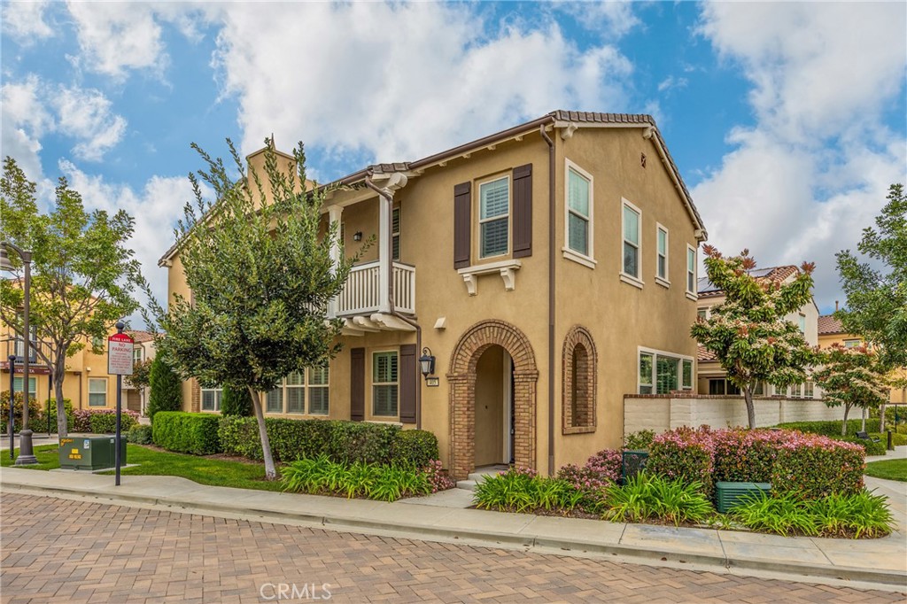 405 Violeta Ln