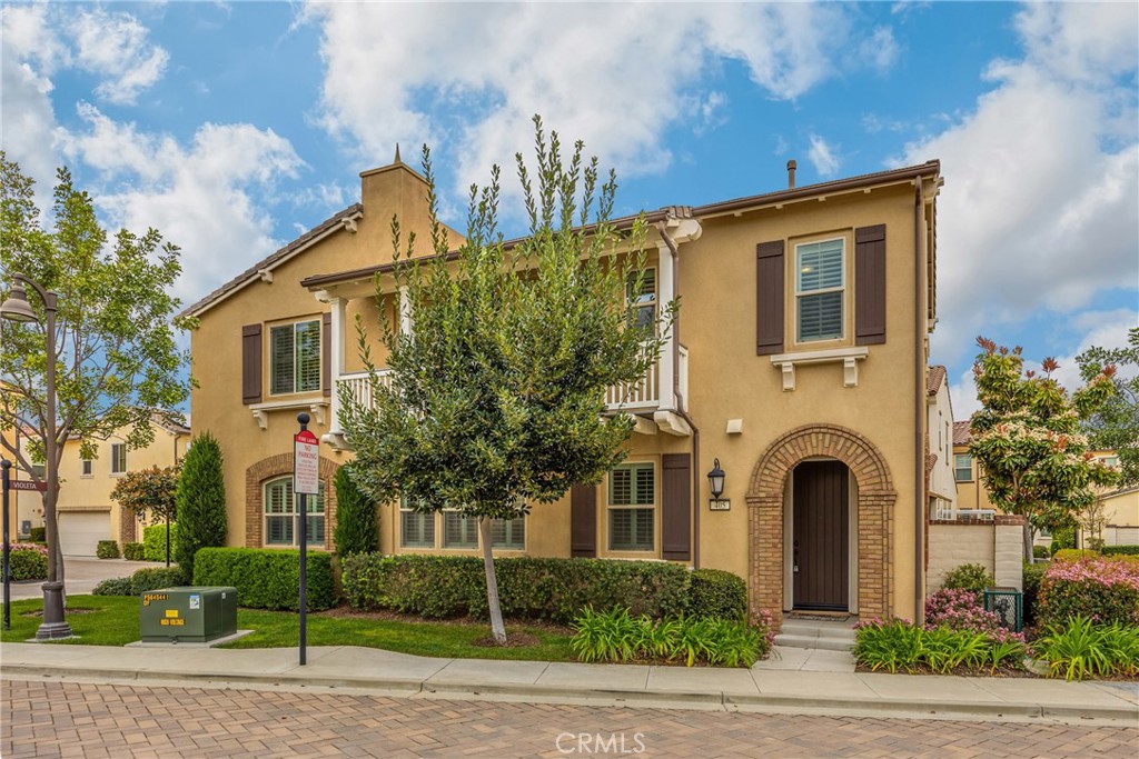 405 Violeta Ln