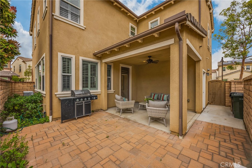 405 Violeta Ln