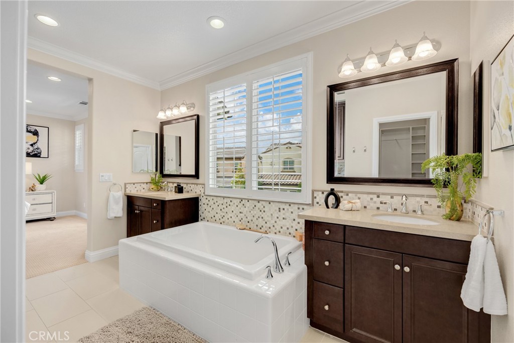 405 Violeta Ln