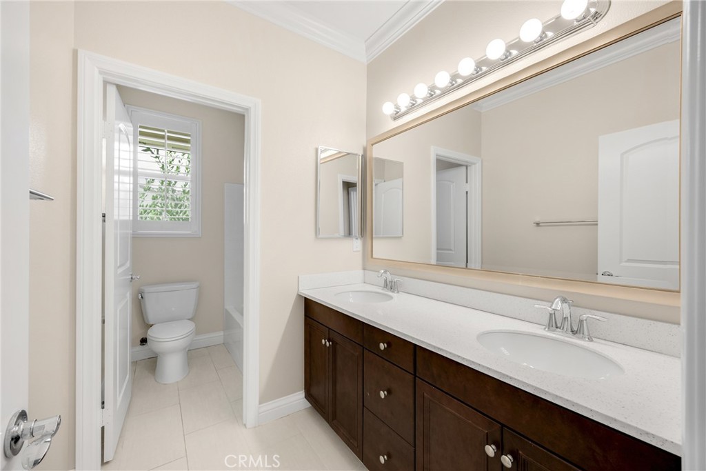 405 Violeta Ln