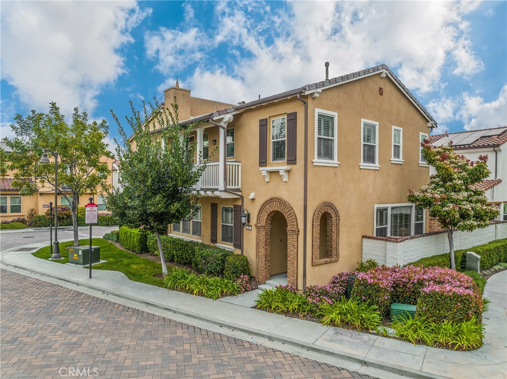 405 Violeta Ln
