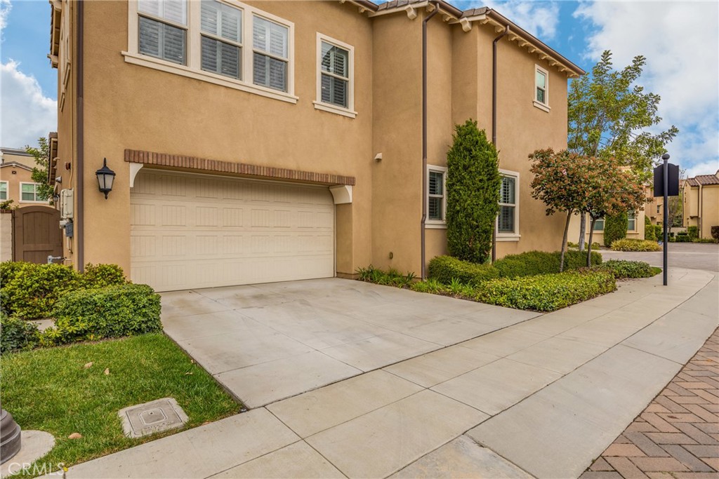 405 Violeta Ln