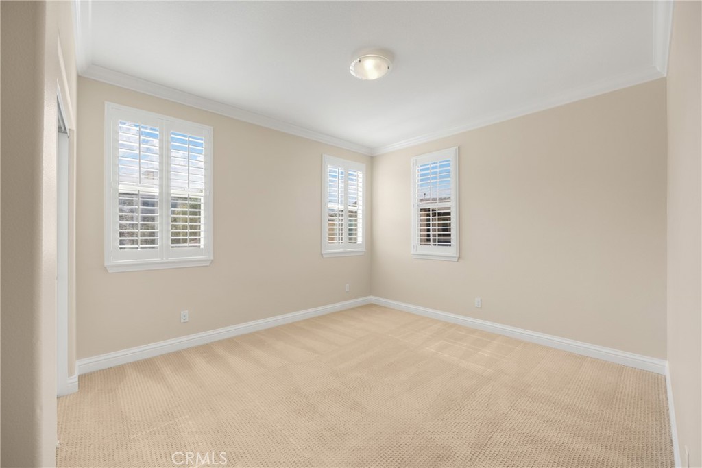 405 Violeta Ln