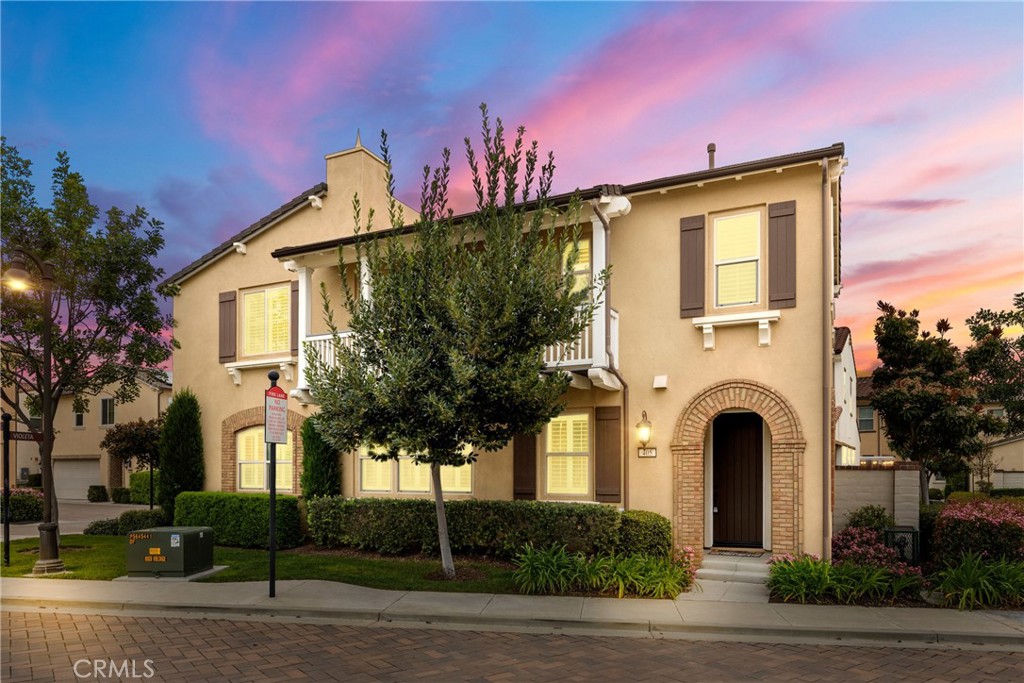 405 Violeta Ln