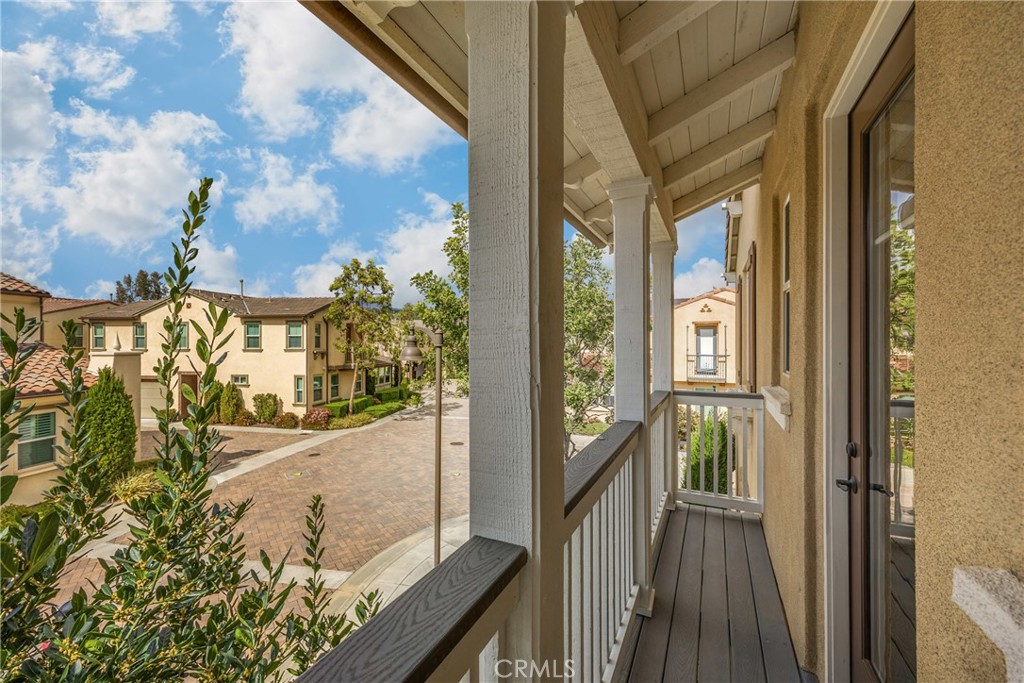 405 Violeta Ln