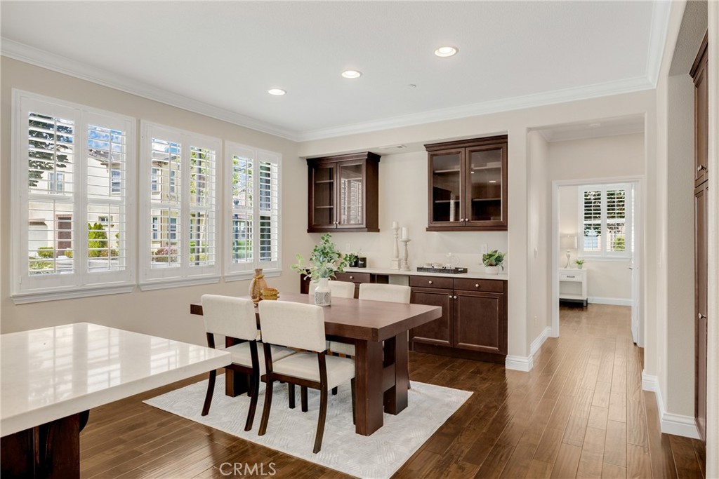 405 Violeta Ln