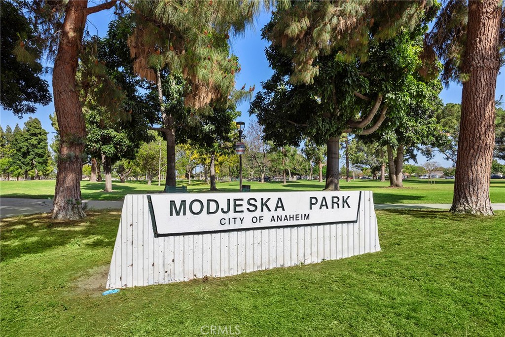 2113 W Chanticleer Road