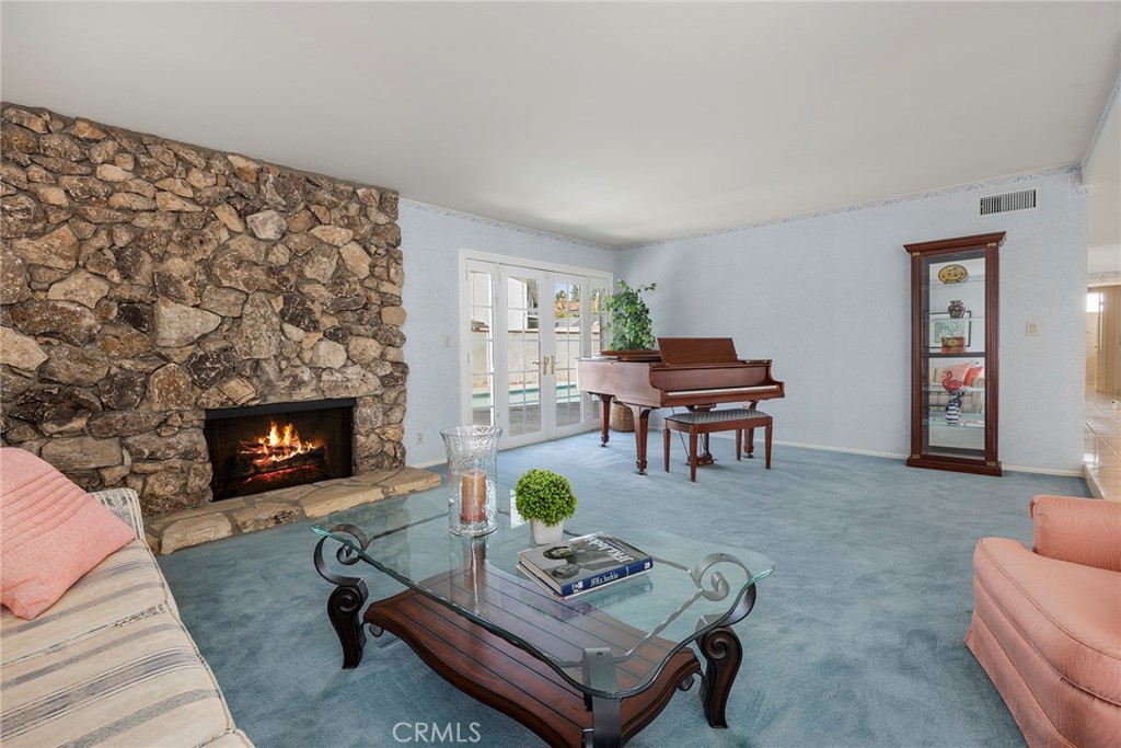 2113 W Chanticleer Road