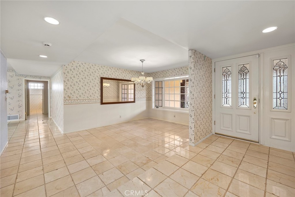 2113 W Chanticleer Road