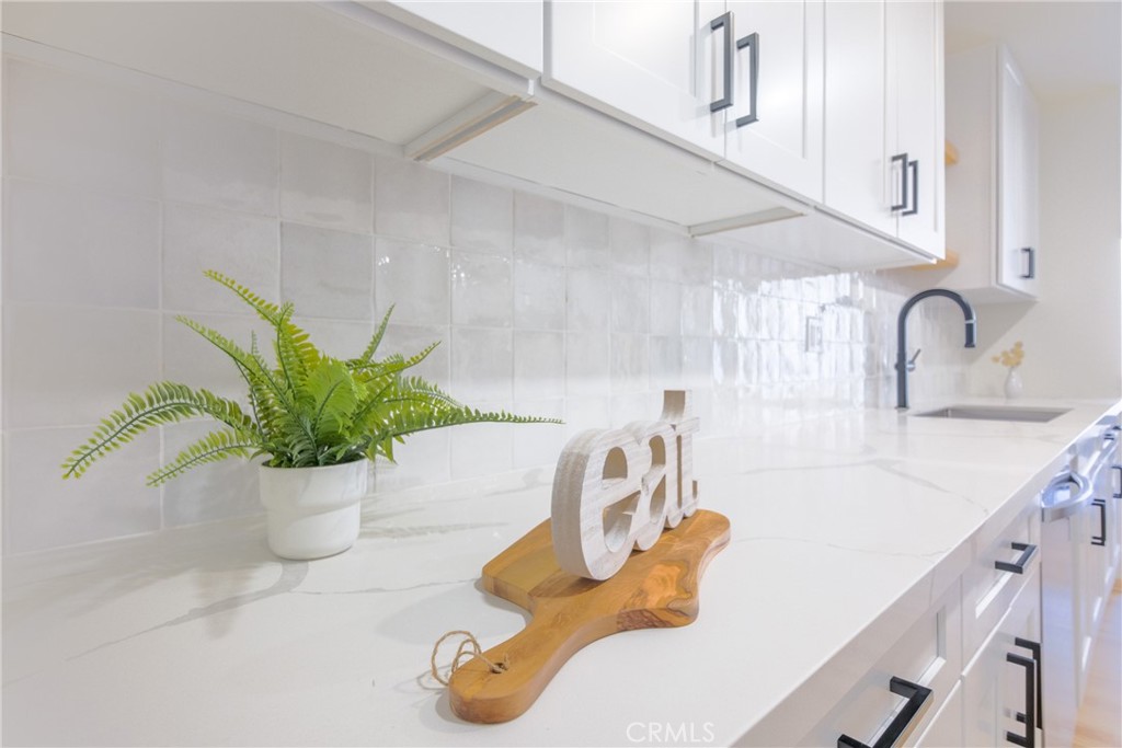 927 N Kings Road 114