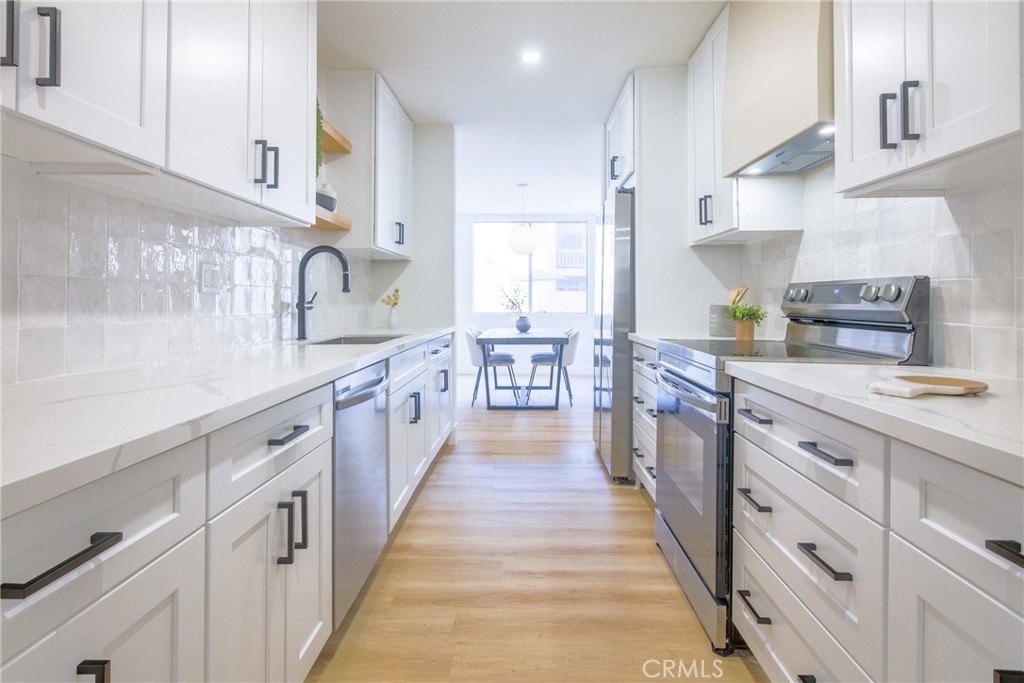 927 N Kings Road 114