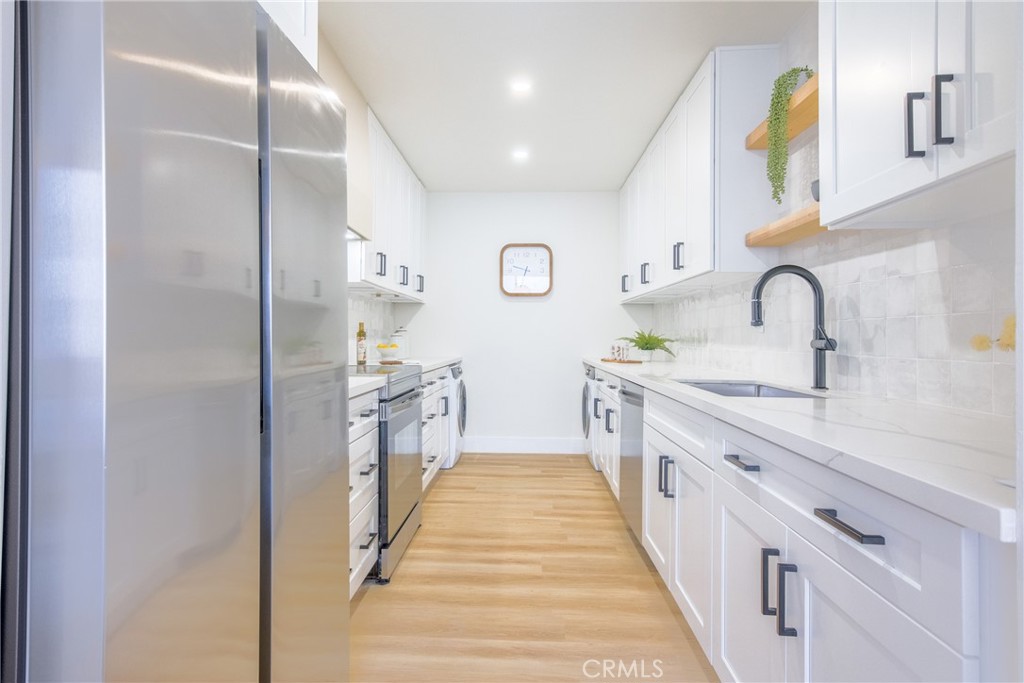 927 N Kings Road 114