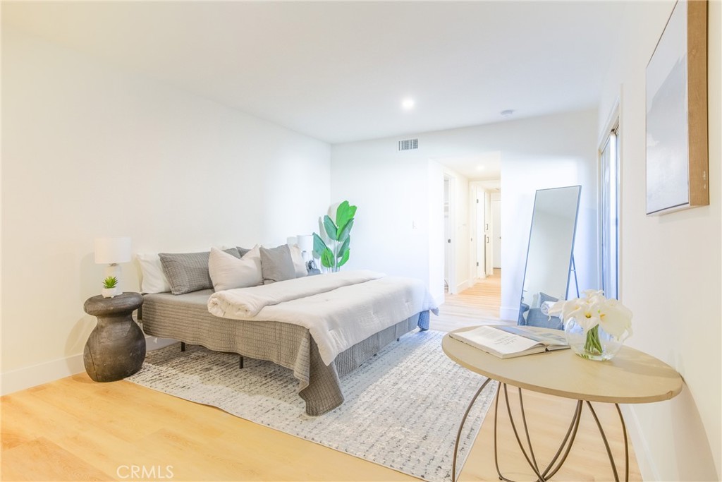 927 N Kings Road 114