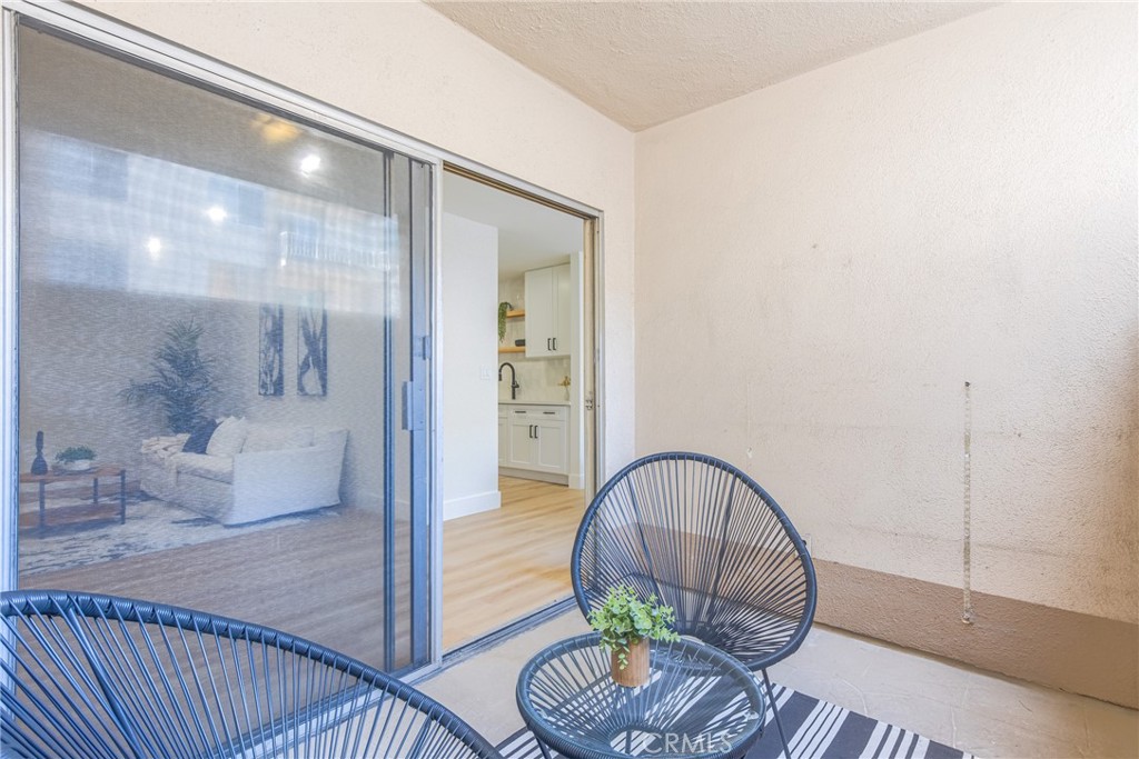 927 N Kings Road 114