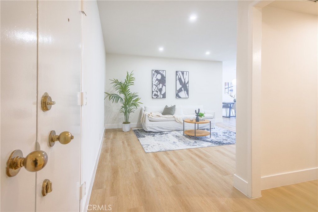 927 N Kings Road 114