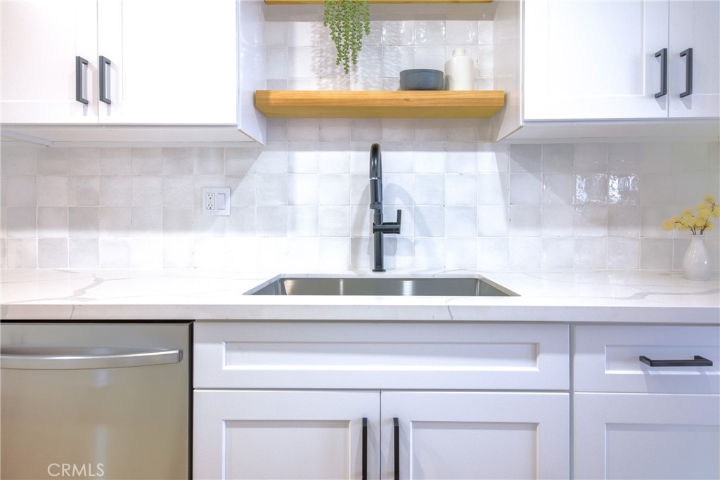 927 N Kings Road 114