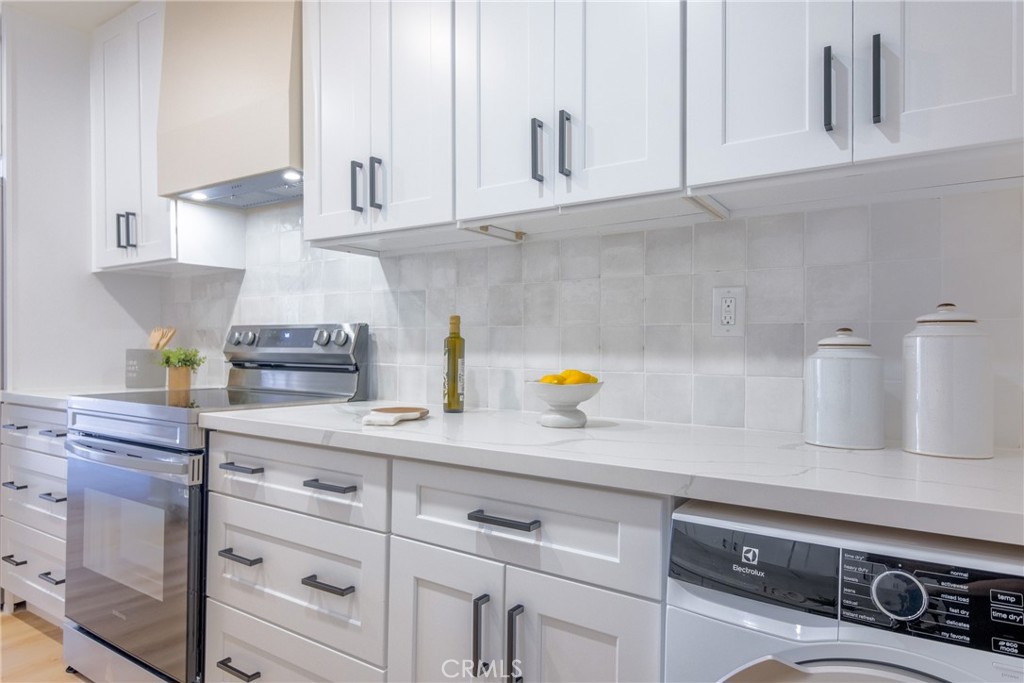 927 N Kings Road 114