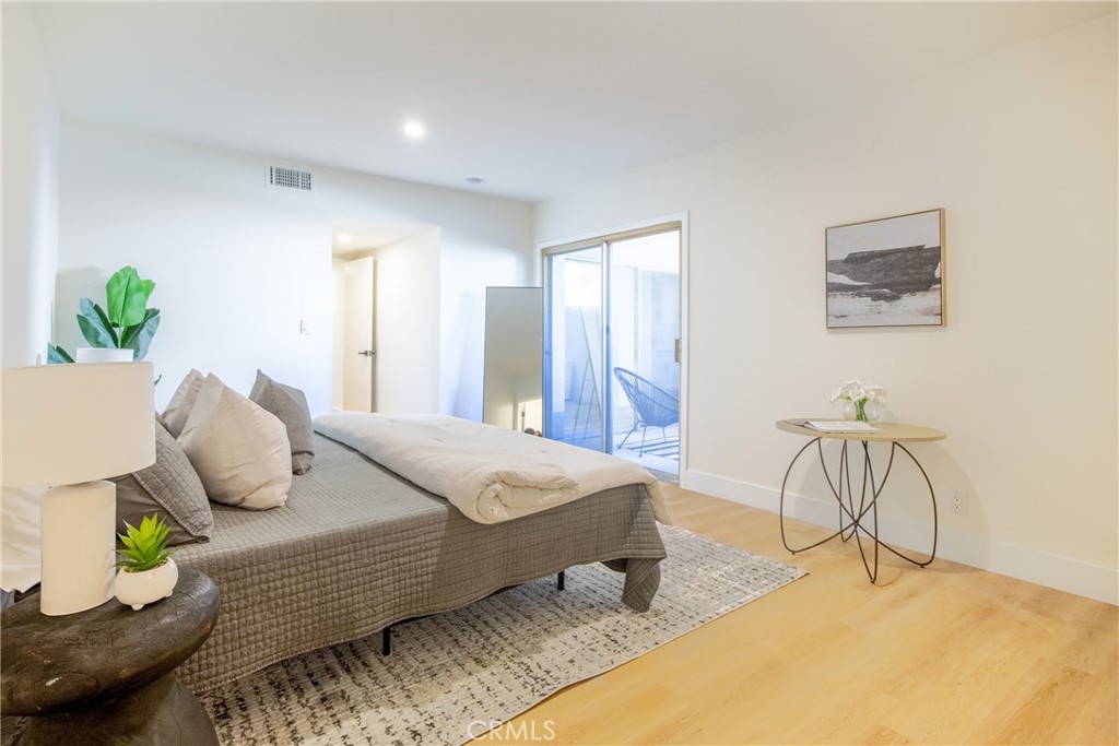 927 N Kings Road 114