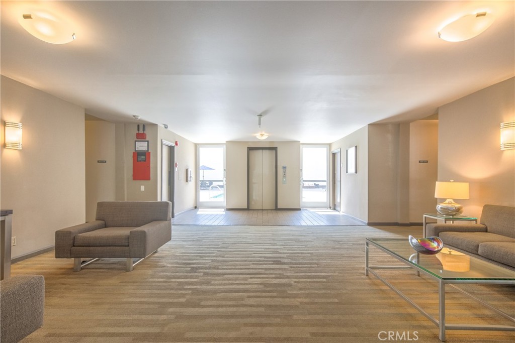 927 N Kings Road 114