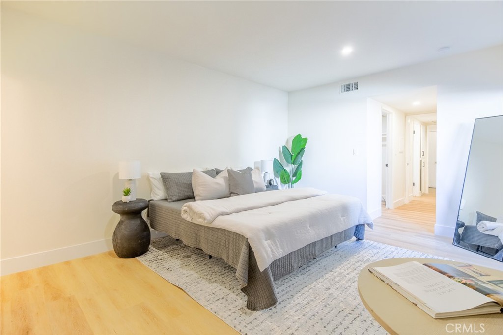 927 N Kings Road 114