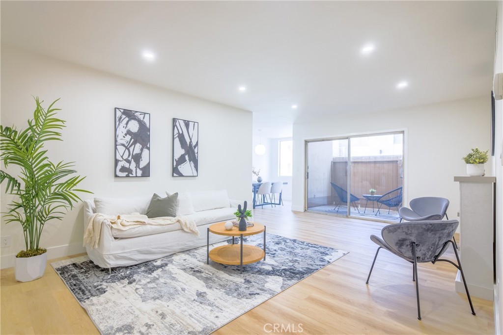 927 N Kings Road 114