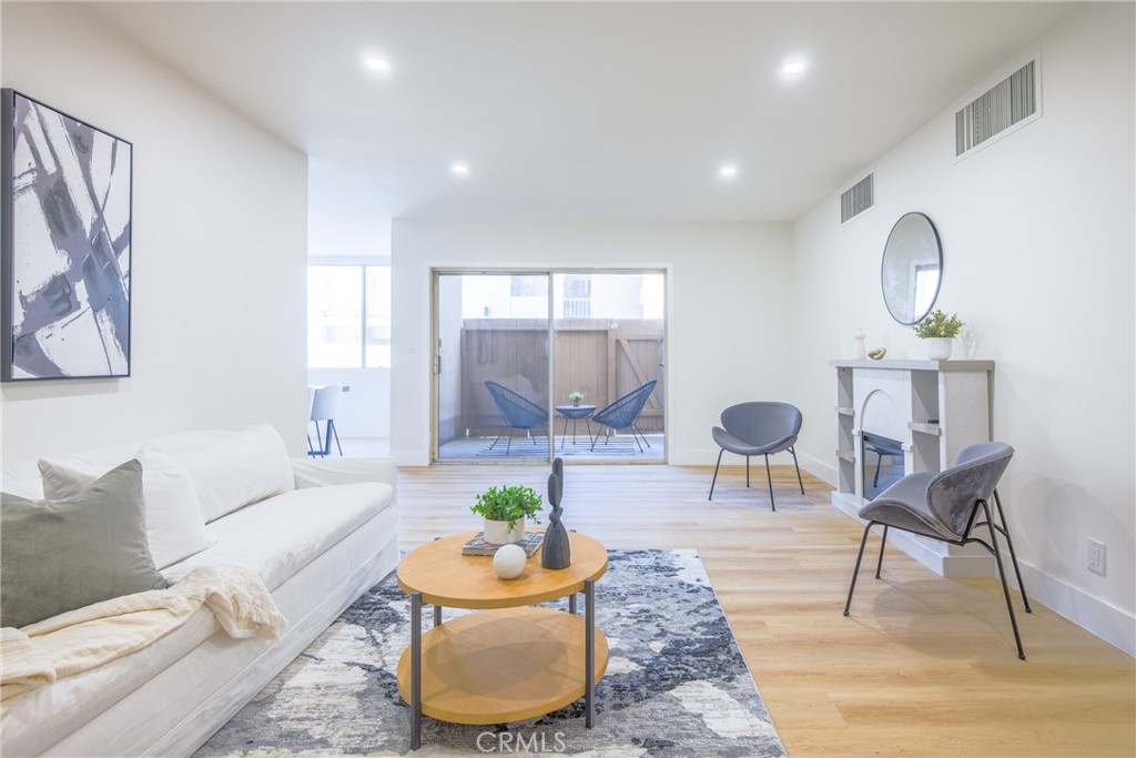 927 N Kings Road 114