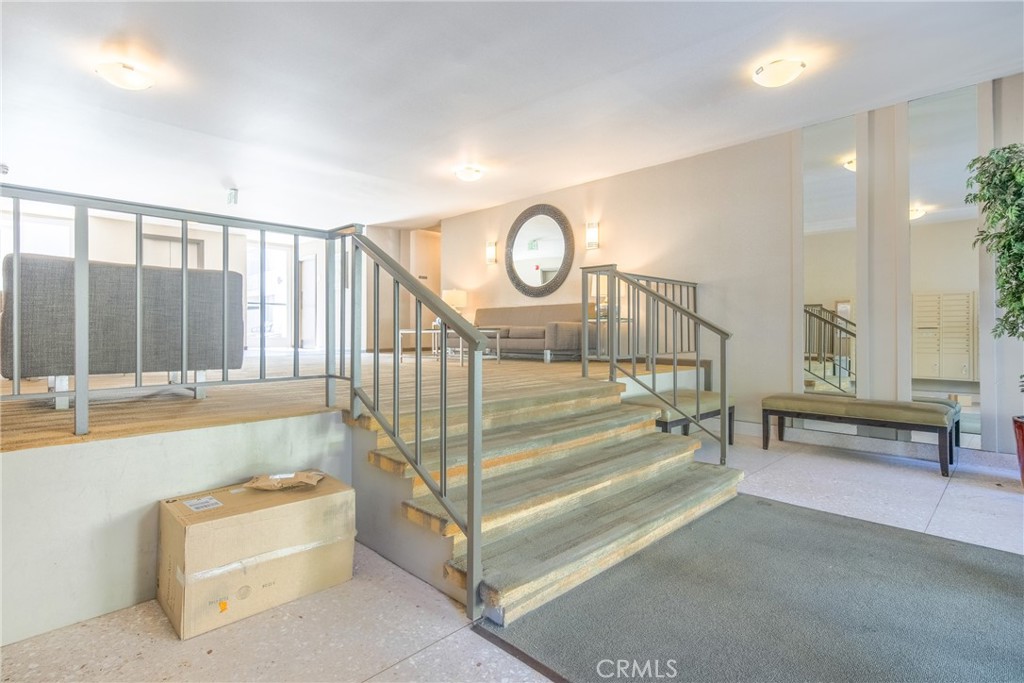 927 N Kings Road 114