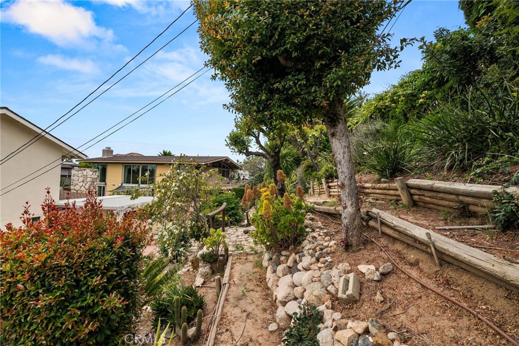 5592 Monticello Avenue