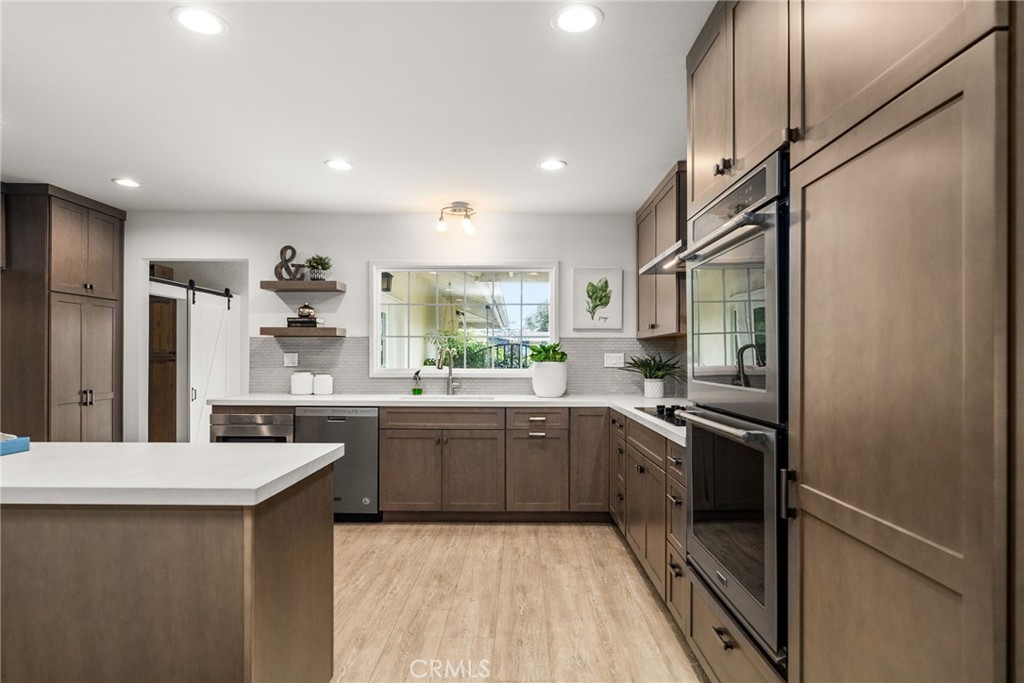 5592 Monticello Avenue