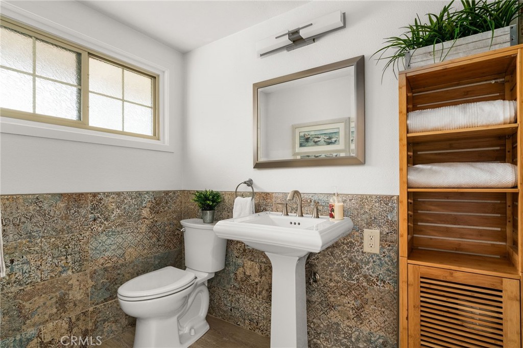 5592 Monticello Avenue