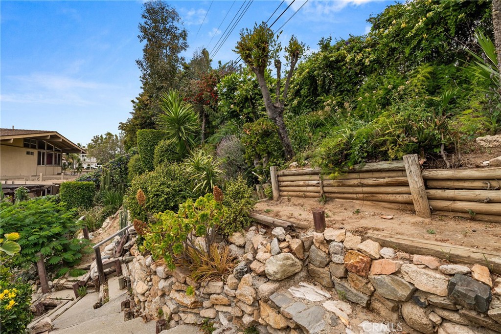 5592 Monticello Avenue