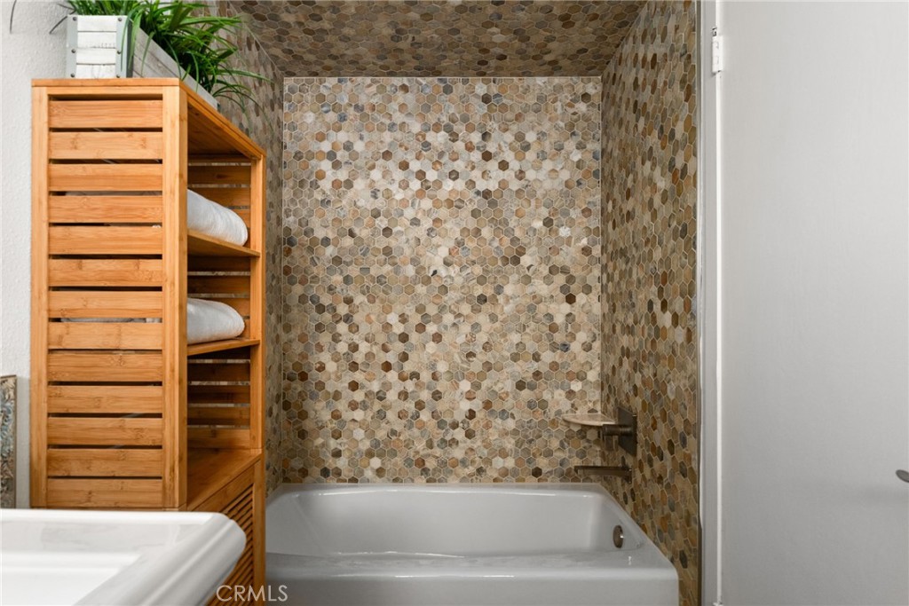 5592 Monticello Avenue