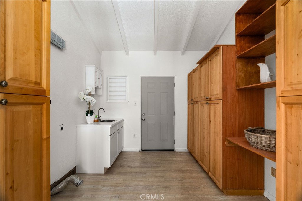 5592 Monticello Avenue