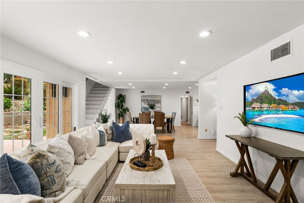 5592 Monticello Avenue