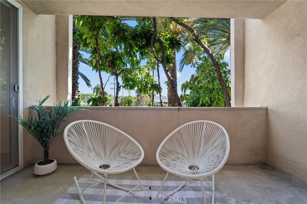 5411 Tyrone Avenue 203