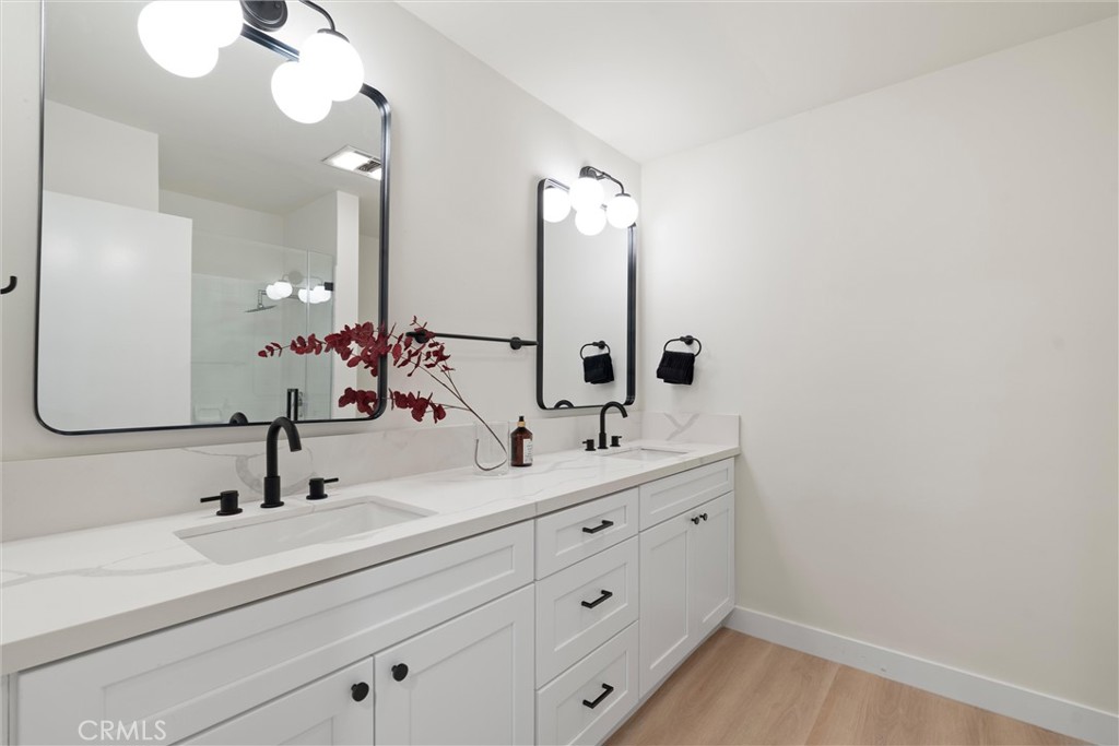 5411 Tyrone Avenue 203