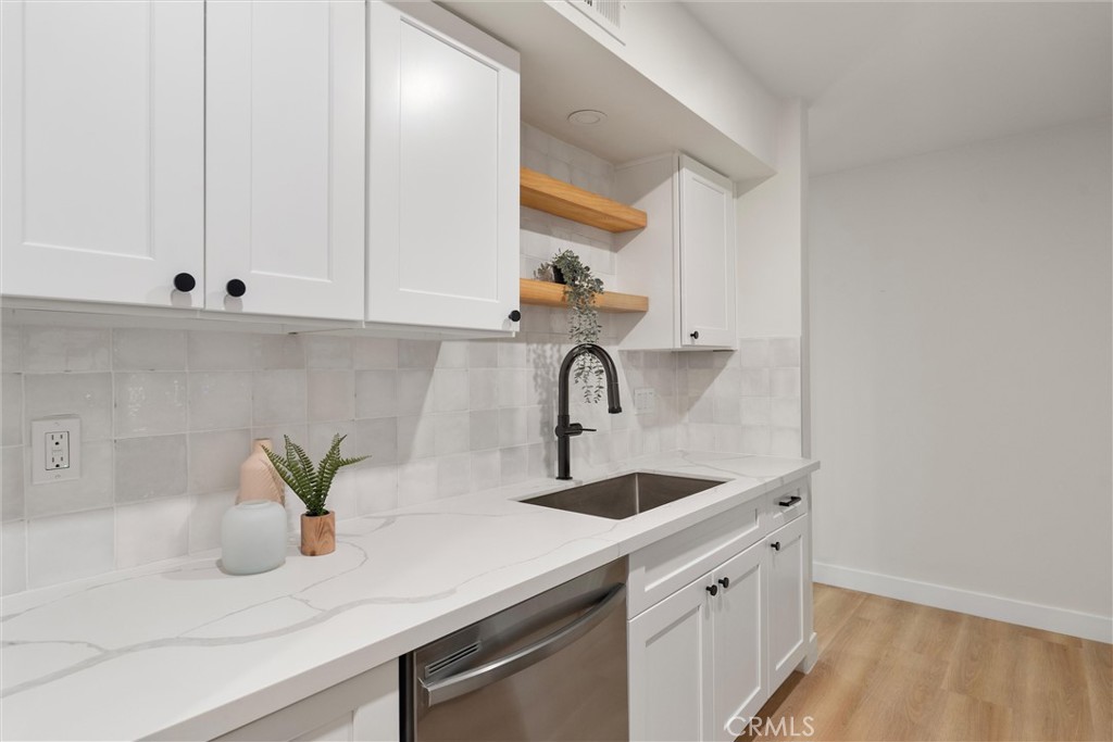 5411 Tyrone Avenue 203