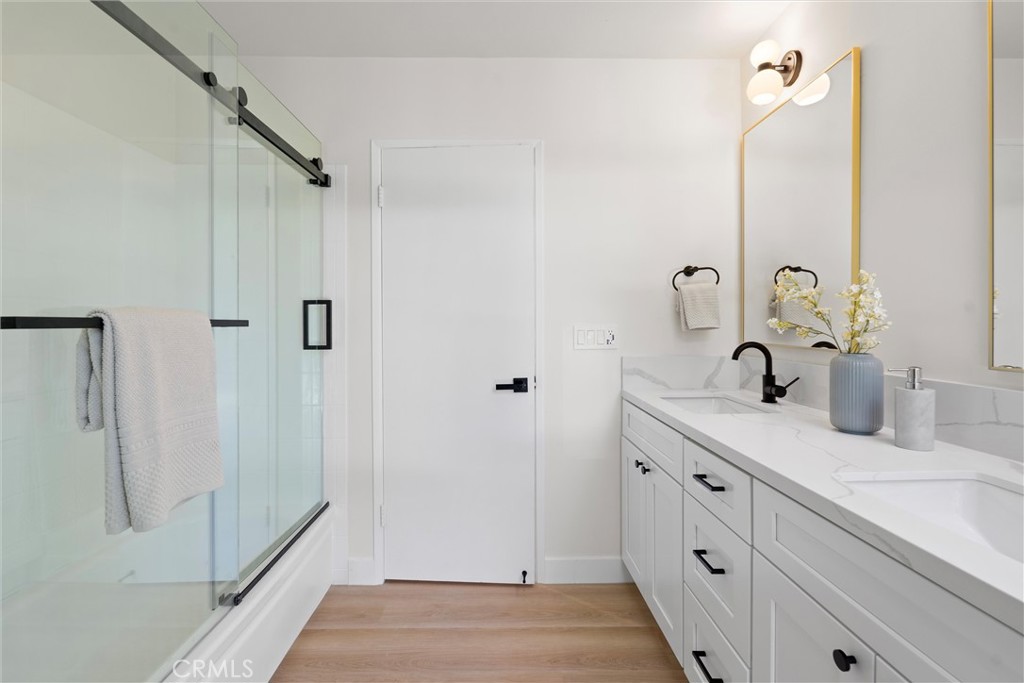 5411 Tyrone Avenue 203