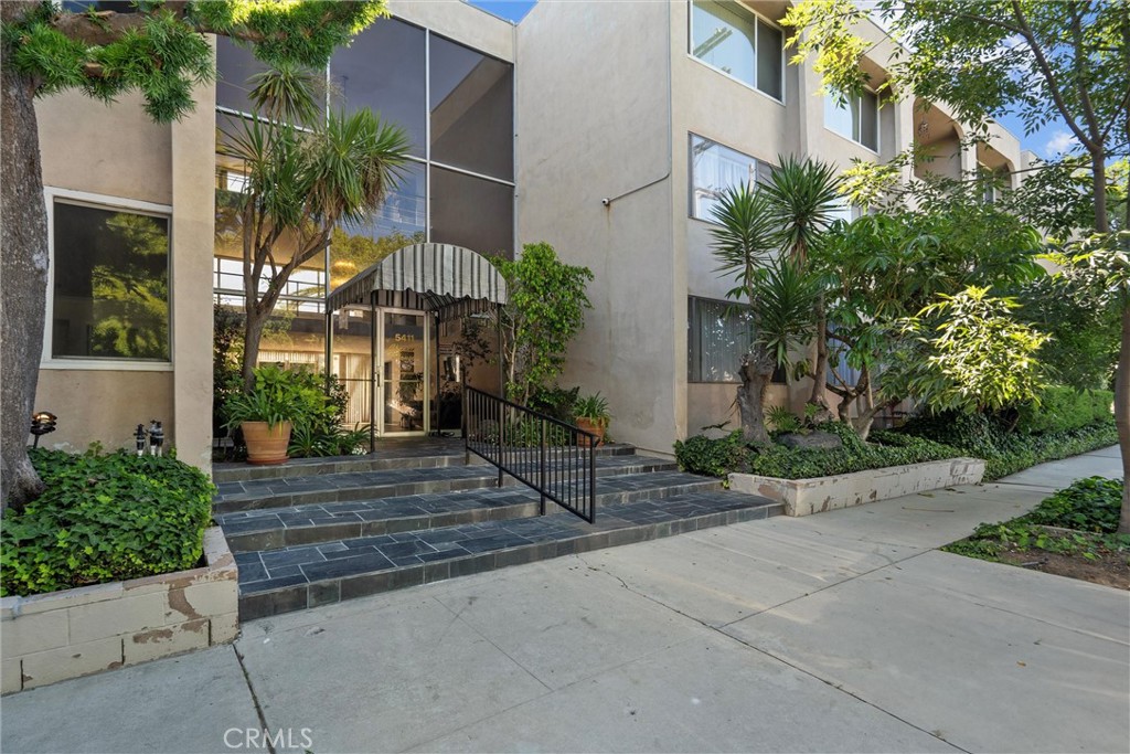 5411 Tyrone Avenue 203