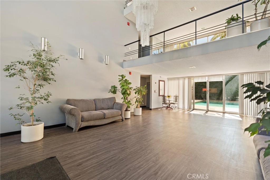 5411 Tyrone Avenue 203