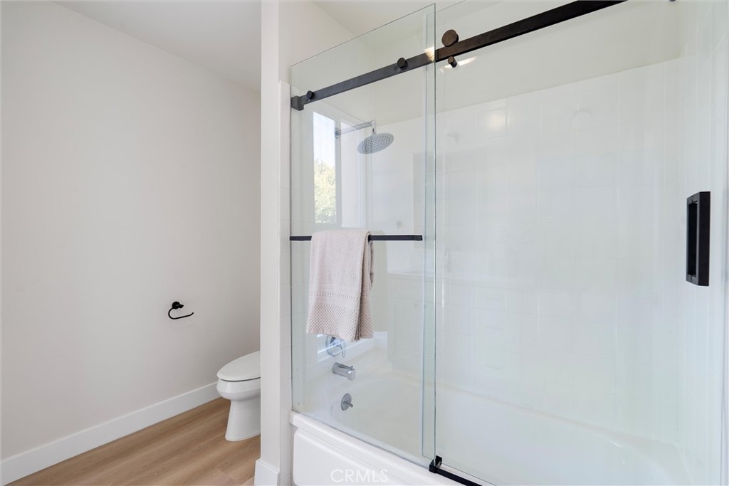 5411 Tyrone Avenue 203