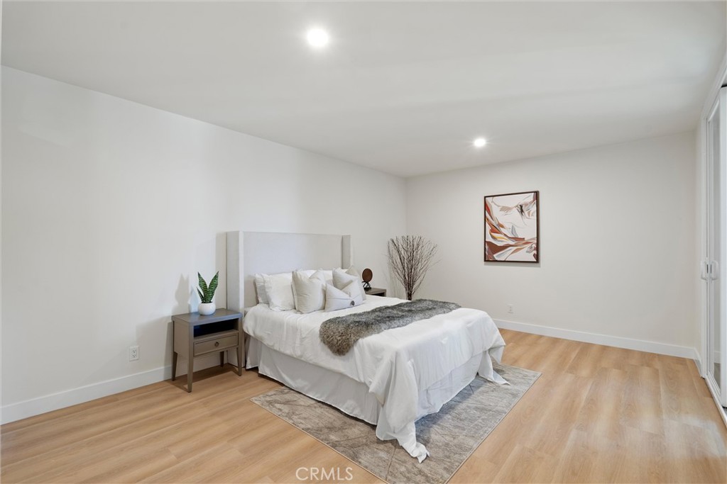 5411 Tyrone Avenue 203