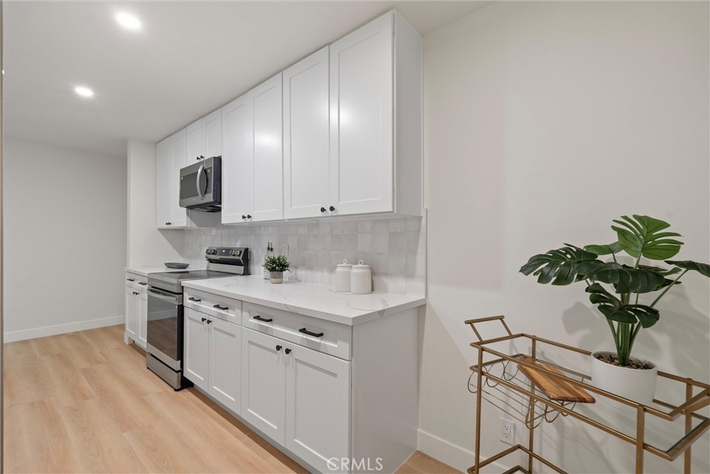 5411 Tyrone Avenue 203